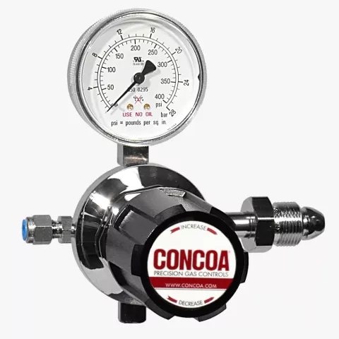 Single stage, four-port, liquid cylinder regulator for industrial laser process gases